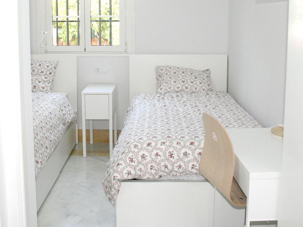 Colegio Mayor Careu - Women Only - University Community Seville Exterior photo